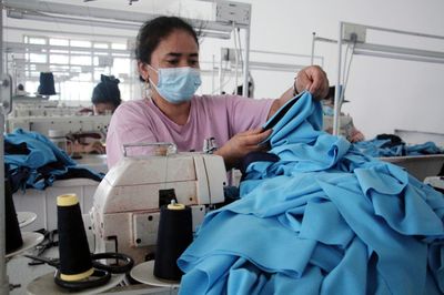 市場需求旺，服裝加工忙 制造業的活力與挑戰